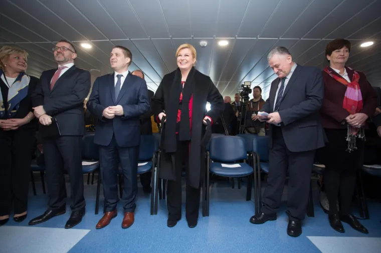 U brodogradili&scaron;tu Dalmon održana je svečana primopredaja i kr&scaron;tenje novog trajekta Rapske plovidbe