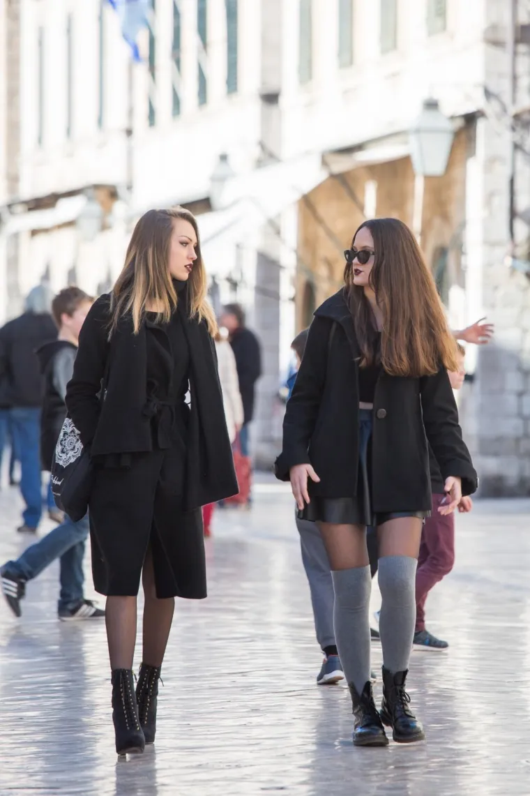 A neke su ipak igrale na kartu klasike i odlučile se na jednostavnije, crne komade.
