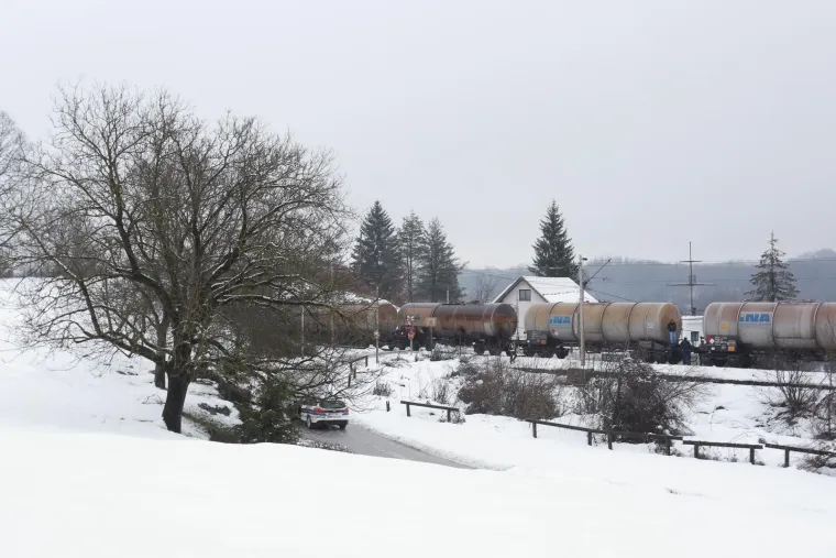 STRAVIČNA NESREĆA KOD DUGE RESE: U naletu vlaka poginuo mlađi bračni par