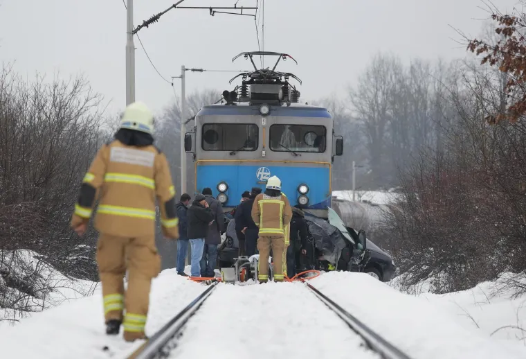 STRAVIČNA NESREĆA KOD DUGE RESE: U naletu vlaka poginuo mlađi bračni par