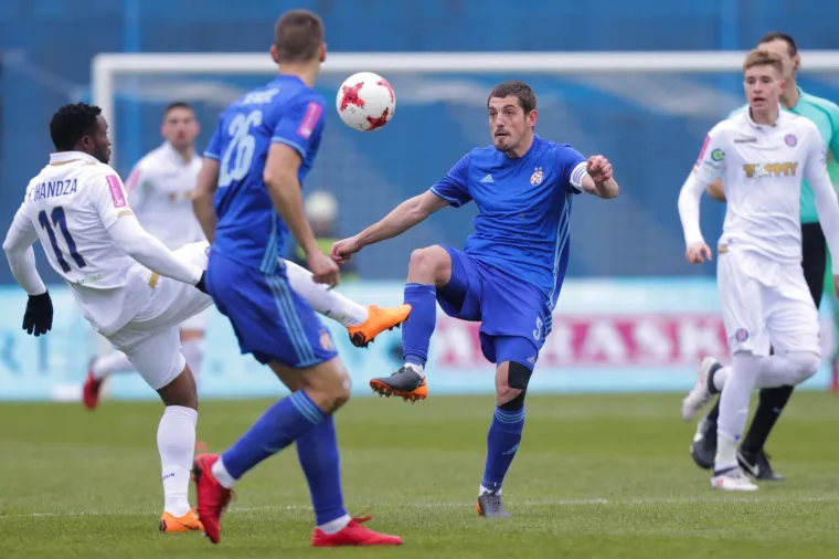 NAJVEĆI HRVATSKI DERBI: Ovako je izgledala rovovska bitka na Maksimiru