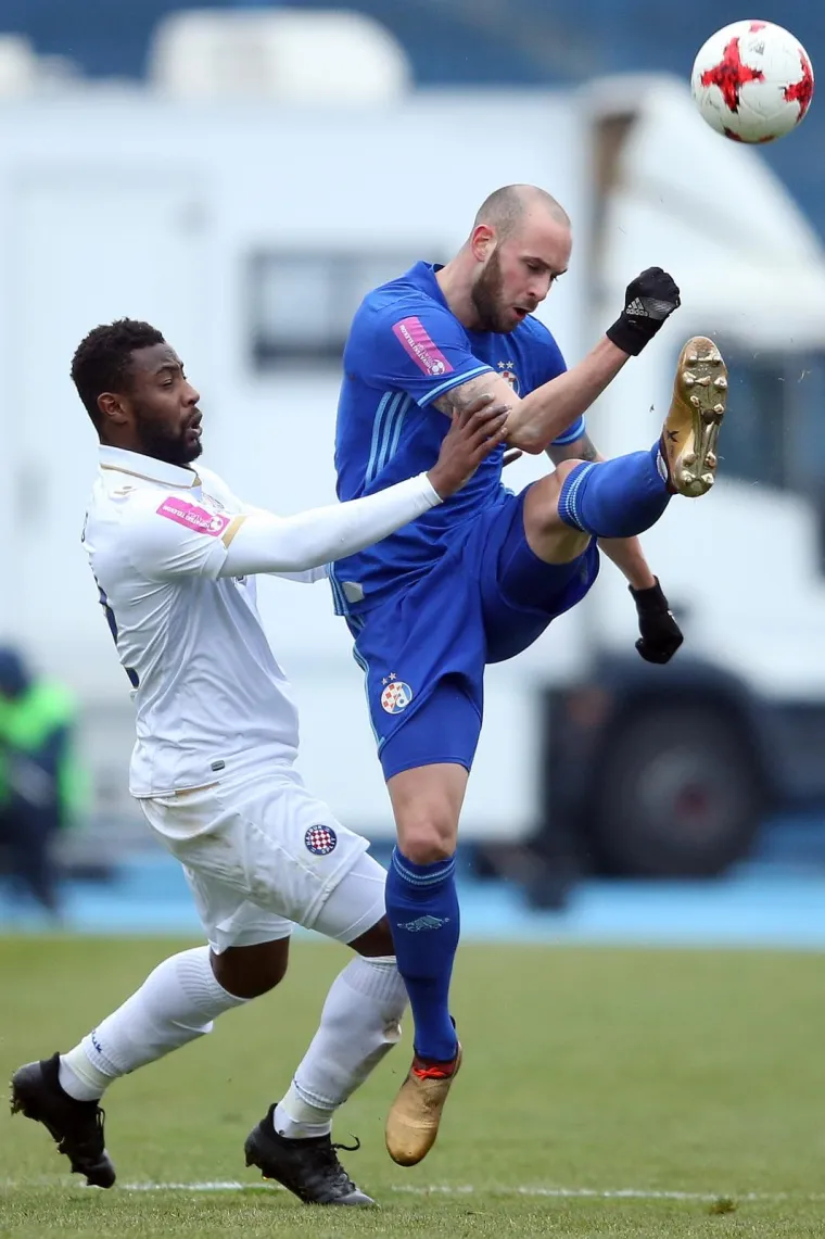 NAJVEĆI HRVATSKI DERBI: Ovako je izgledala rovovska bitka na Maksimiru