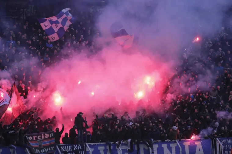 SLIJEDE NOVE KAZNE? Na Maksimiru je ponovno bilo vatreno, a to znači da će se blagajne opet prazniti