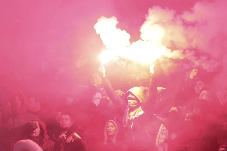 SLIJEDE NOVE KAZNE? Na Maksimiru je ponovno bilo vatreno, a to znači da će se blagajne opet prazniti