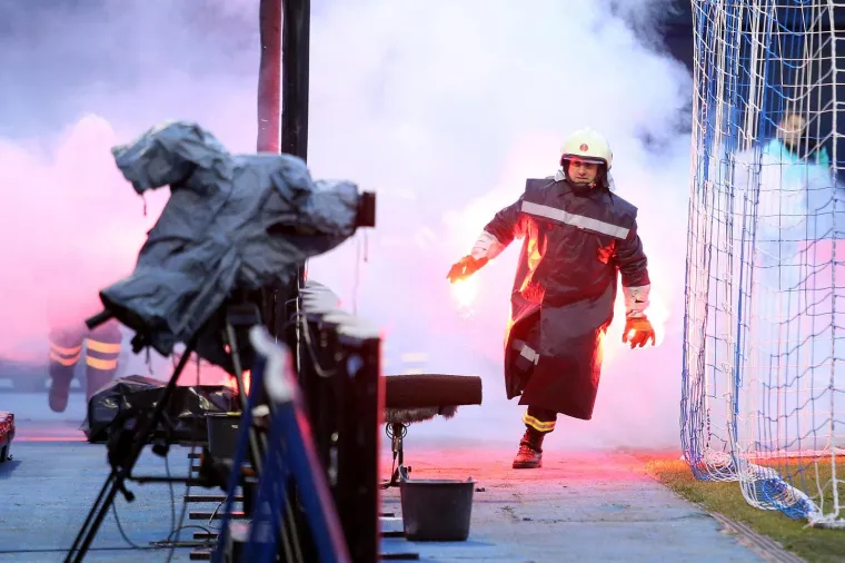 SLIJEDE NOVE KAZNE? Na Maksimiru je ponovno bilo vatreno, a to znači da će se blagajne opet prazniti