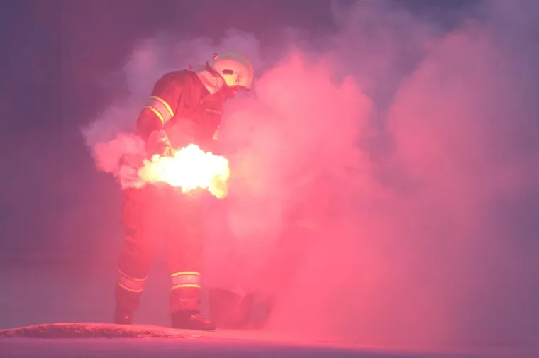 SLIJEDE NOVE KAZNE? Na Maksimiru je ponovno bilo vatreno, a to znači da će se blagajne opet prazniti