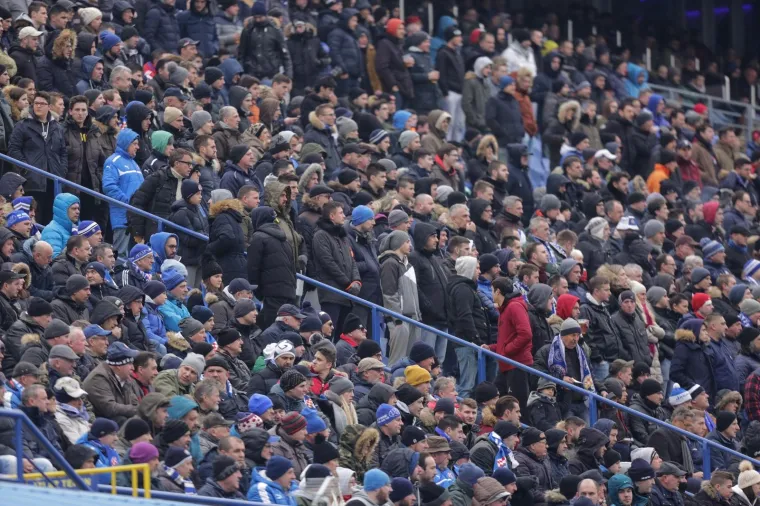 POGLED NA TRIBINU: Ovako se zabavljaju Boysi i Torcida tijekom derbija