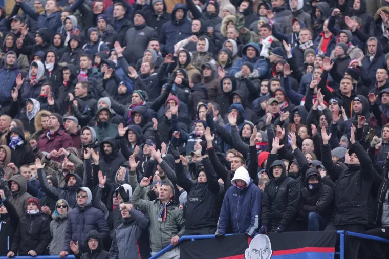 POGLED NA TRIBINU: Ovako se zabavljaju Boysi i Torcida tijekom derbija