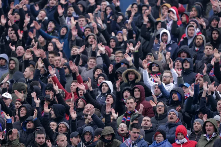 POGLED NA TRIBINU: Ovako se zabavljaju Boysi i Torcida tijekom derbija