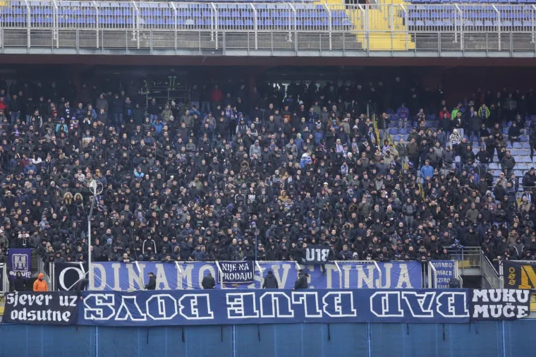 POGLED NA TRIBINU: Ovako se zabavljaju Boysi i Torcida tijekom derbija