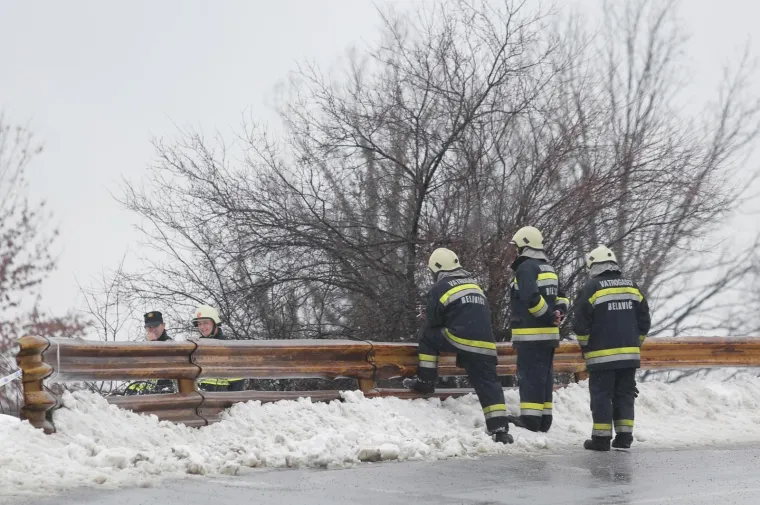 Teretni vlak usmrtio mladi par u automobilu