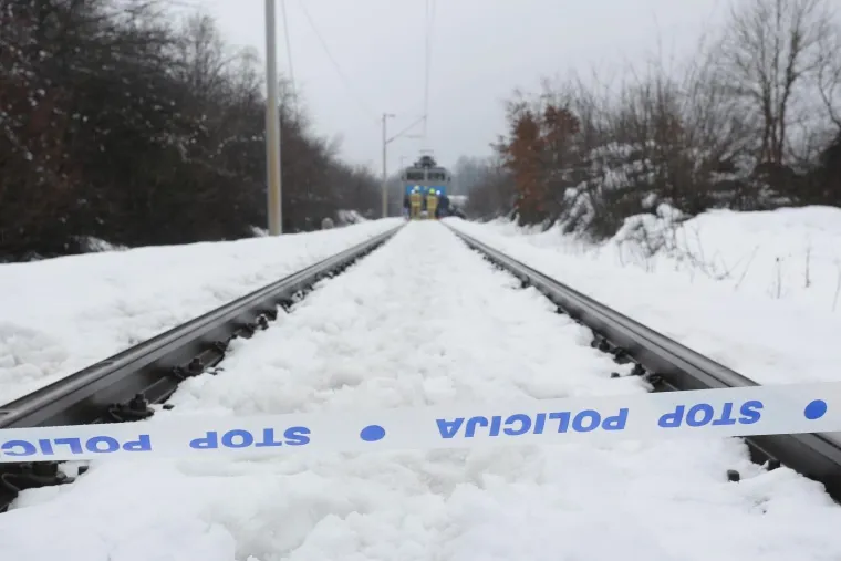 Teretni vlak usmrtio mladi par u automobilu