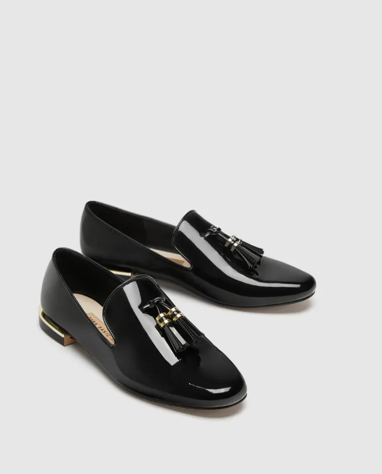 Lakirane mokasinke s kićankama, Zara, 179,90 kuna