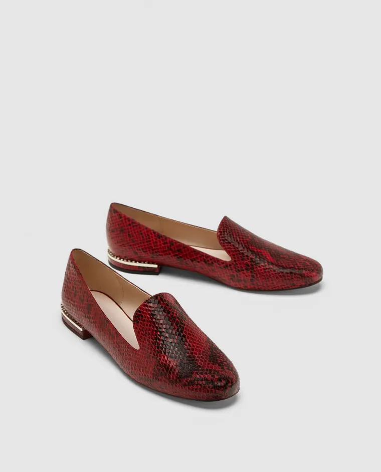 Ravne cipele s reljefnim uzorkom, Zara, 179,90 kuna