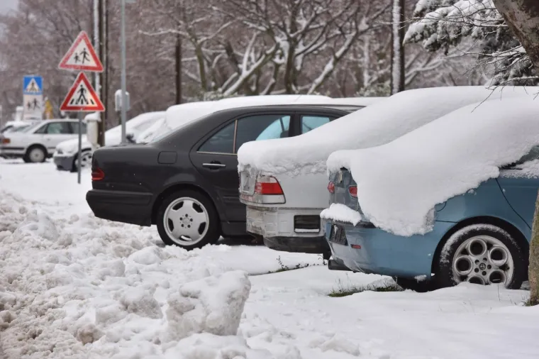 Dalmatinci se primili lopate: u zaleđu &Scaron;ibensko-kninske županije pao snijeg