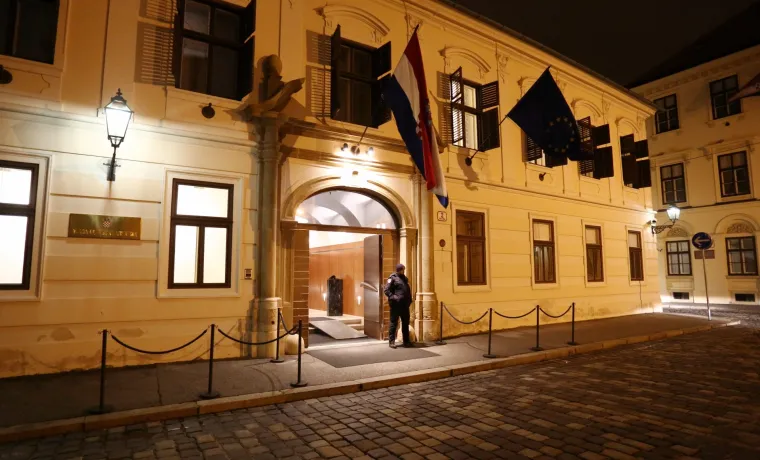 Martina Dalić izlazi iz zgrade Vlade nakon sastanka s vjerovnicima Agrokora