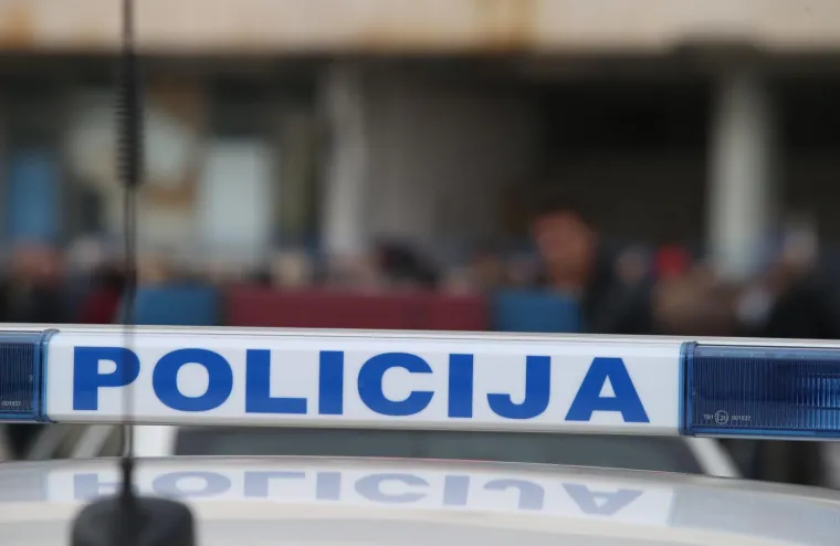 Radnici Dalmacijavina pred pogonom u trajektnoj luci prosvjedovali