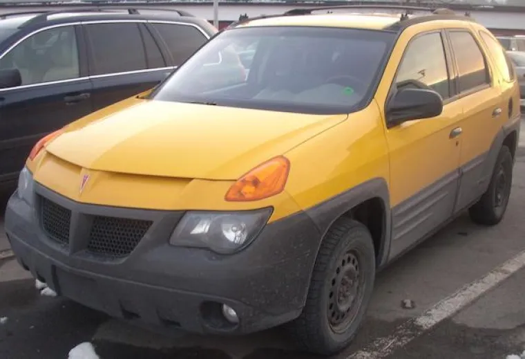 Ako mislite da je Pontiac Aztek iz 2001 sasvim normalan, ( osim možda čudnog prednjeg dijela) čekajte da otkrije svoj adut...
