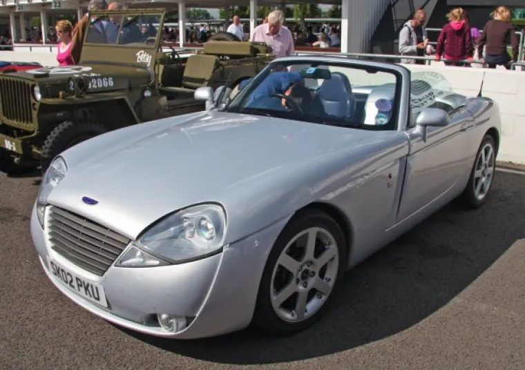 Jensen S-V8 za&scaron;to bi se motor stiskao kad mogu putnici