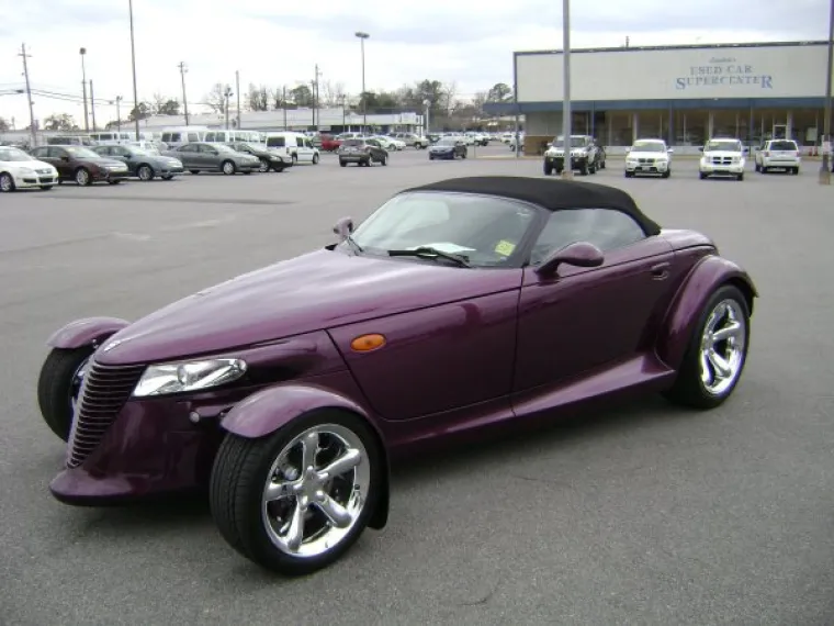 1997 Plymouth Prowler
 - neprirodni spoj trkaćih auta 20-ih i modernih jurilica.