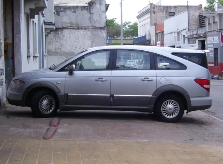 Ssanyong Rodius izgleda kao da je neki karavan po&scaron;**io  coupe. I onda su svoje neželjeno dijete ostavili na cesti