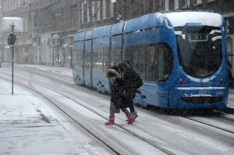 SNIJEG ZABIJELIO HRVATSKU: Pogledajte kako pod bijelim pokrivačem izgledaju gradovi