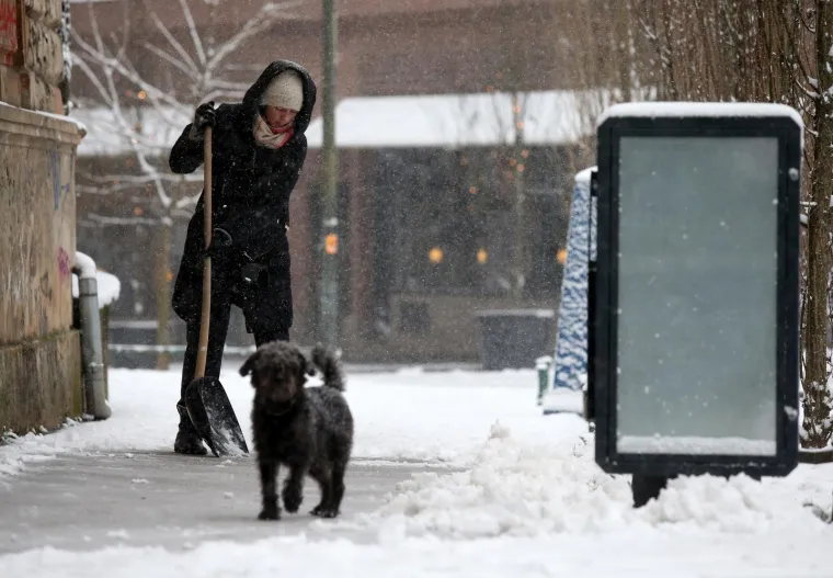 A vrijedni građani ispuniti obvezu či&scaron;ćenja nogostupa ispred svojih vrata.