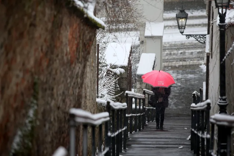 SNIJEG ZABIJELIO HRVATSKU: Pogledajte kako pod bijelim pokrivačem izgledaju gradovi