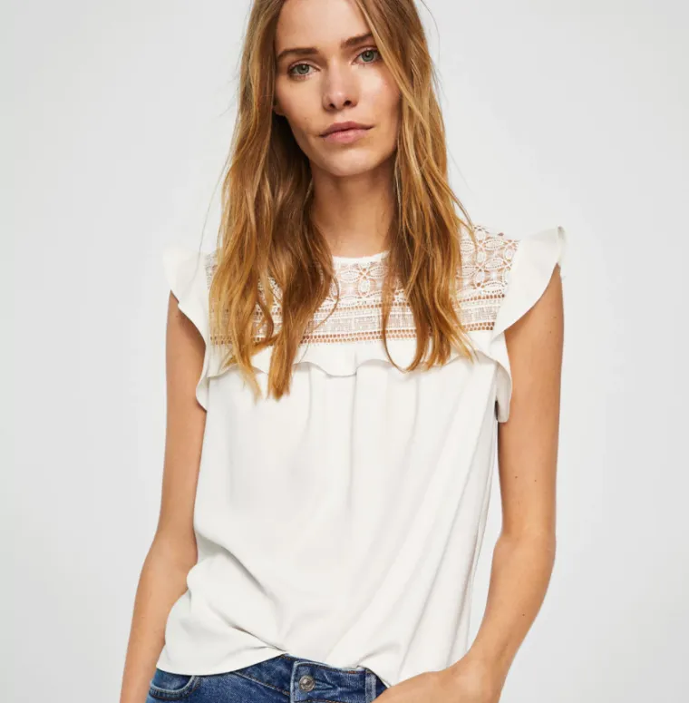 Bluza s detaljem od blonda čipke, Mango, 249,90 kuna