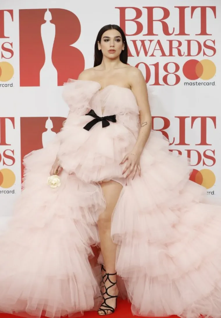 Britanska kantautorica i pjevačica Dua Lipa izgledala je najposebnije od svih, točnije, poput najslađeg bombona! <3