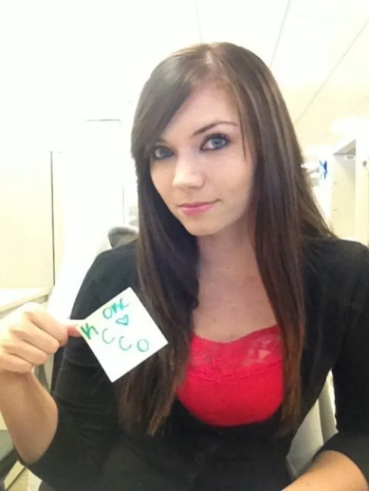 Hrvatski uhljebi su prvaci u solitareu (pasijansu, kako vam drago ) no ove djevojke puno bolje krate vrijeme na poslu.