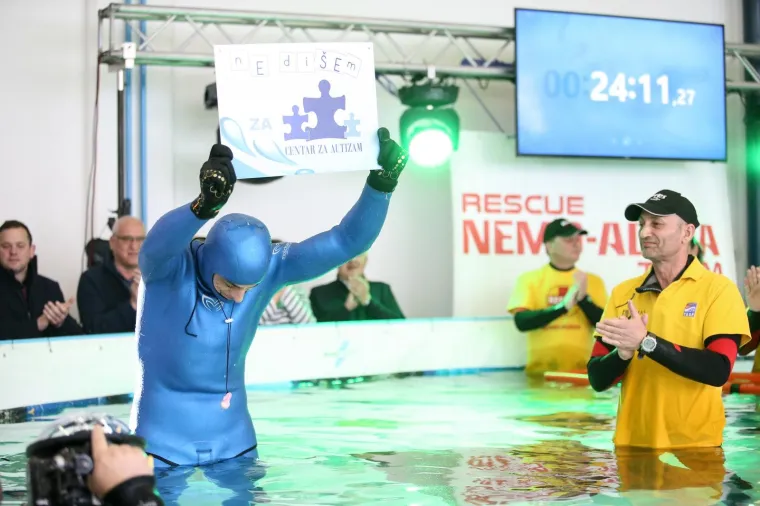 Svaka čast! Budimir &Scaron;obat Buda sru&scaron;io svjetski rekord, ostao pod vodom 24 minute i 11 sekundi