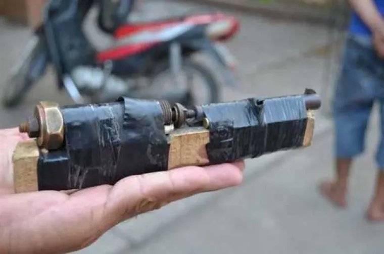 OPASNA ORUŽJA IZ KUĆNE RADINOSTI: Teško je reći jesu li genijalci ili manijaci, provjerite sami