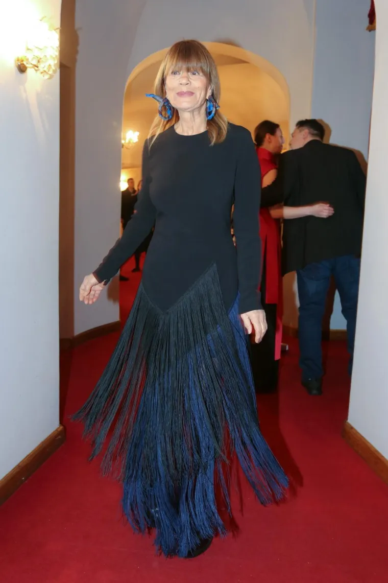 PREDRAG MIKI MANOJLOVIĆ ODU&Scaron;EVIO KAO KRALJ LEAR: Glavne glumice plijenile pažnju u rasko&scaron;nim haljinama