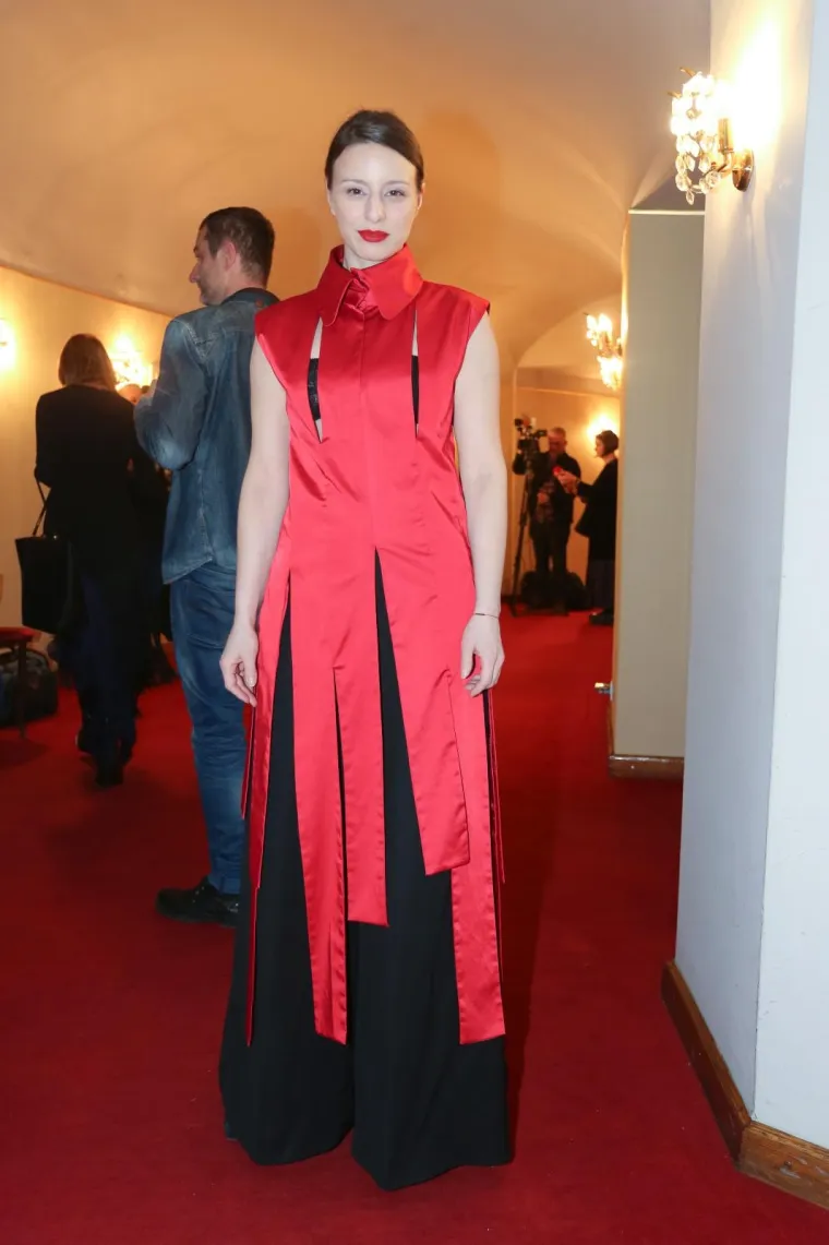 PREDRAG MIKI MANOJLOVIĆ ODU&Scaron;EVIO KAO KRALJ LEAR: Glavne glumice plijenile pažnju u rasko&scaron;nim haljinama