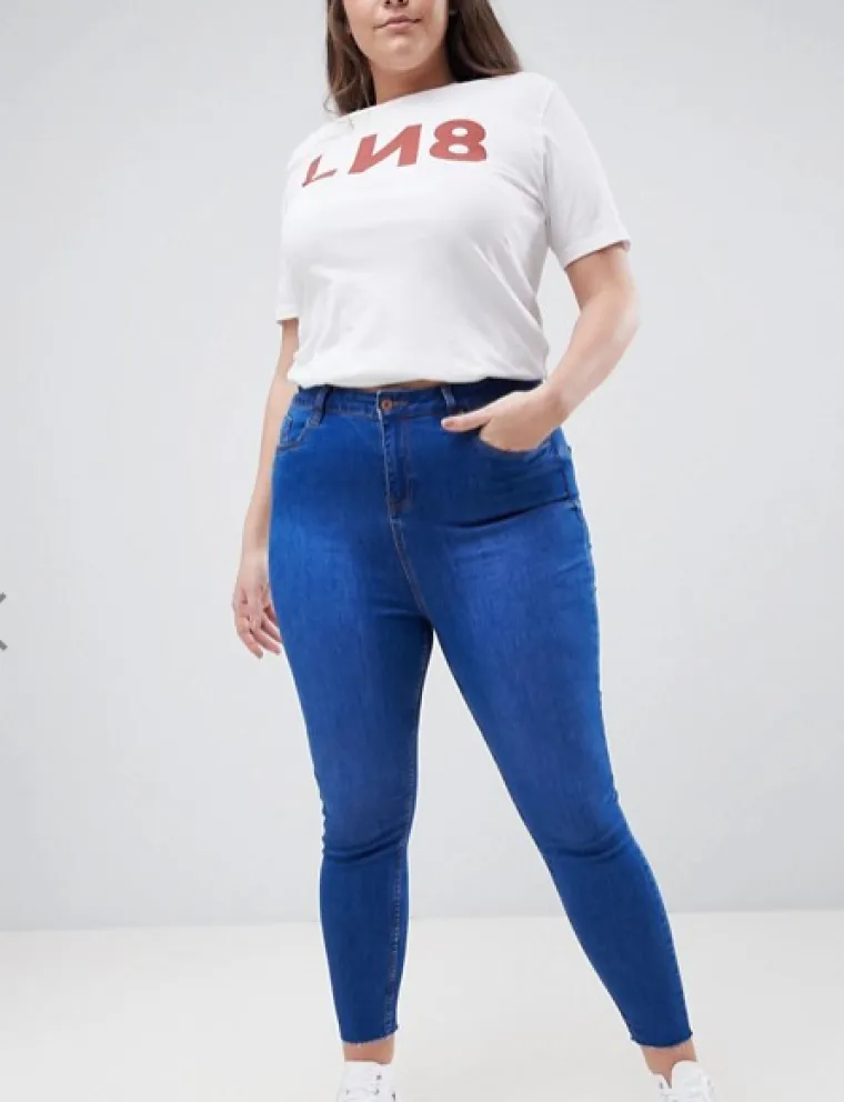 Rastezljive plave traperice, Asos, 280,97 kuna