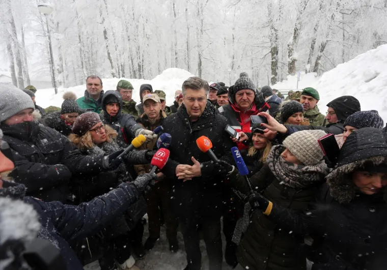 PLENKOVIĆ U DELNICAMA: Premijer obi&scaron;ao snijegom zameteni grad