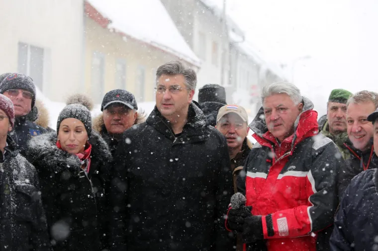 PLENKOVIĆ U DELNICAMA: Premijer obi&scaron;ao snijegom zameteni grad