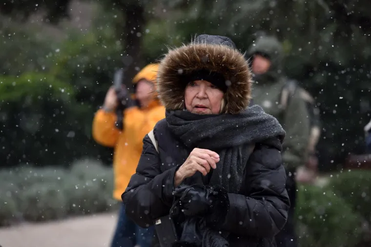 Velika hladnoća natjerala građane &Scaron;ibenika na toplo odijevanje.