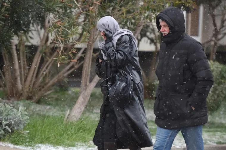 VELIKA FOTOGALERIJA: Sibirski val hladnoće stigao u Hrvatsku, snijeg padao čak i u Dalmaciji