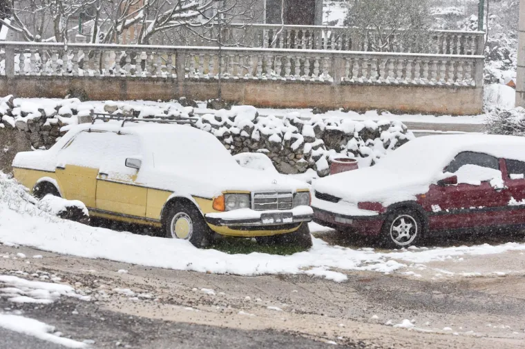 VELIKA FOTOGALERIJA: Sibirski val hladnoće stigao u Hrvatsku, snijeg padao čak i u Dalmaciji