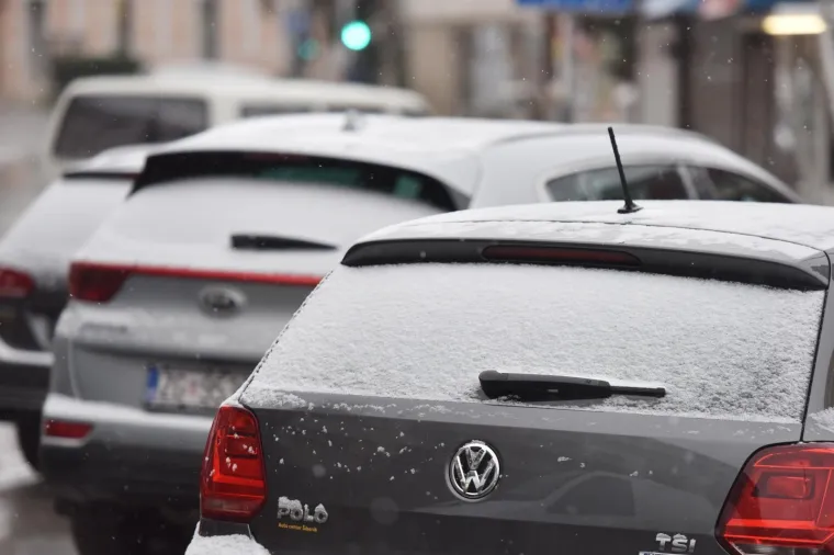 PAHULJE U &Scaron;IBENIKU: Pogledajte kako se zabijelio &scaron;ibenski kraj