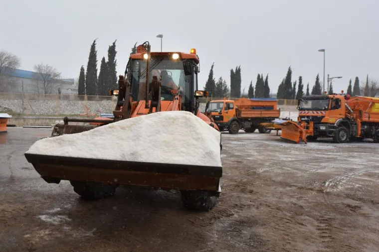 PAHULJE U &Scaron;IBENIKU: Pogledajte kako se zabijelio &scaron;ibenski kraj
