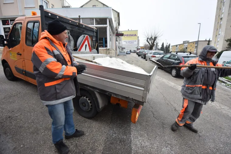 PAHULJE U &Scaron;IBENIKU: Pogledajte kako se zabijelio &scaron;ibenski kraj