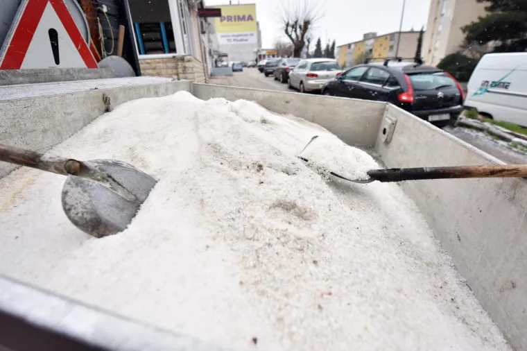 PAHULJE U &Scaron;IBENIKU: Pogledajte kako se zabijelio &scaron;ibenski kraj