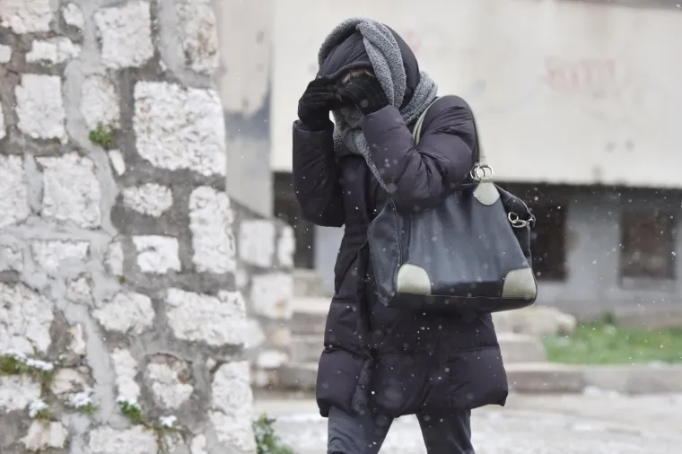 PAHULJE U &Scaron;IBENIKU: Pogledajte kako se zabijelio &scaron;ibenski kraj