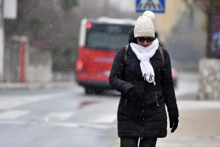 PAHULJE U &Scaron;IBENIKU: Pogledajte kako se zabijelio &scaron;ibenski kraj