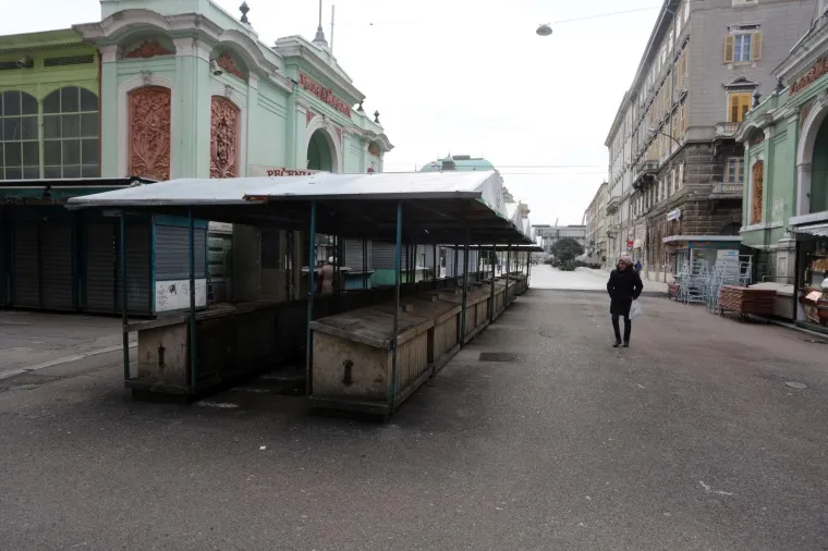 Puste ulice u Rijeci