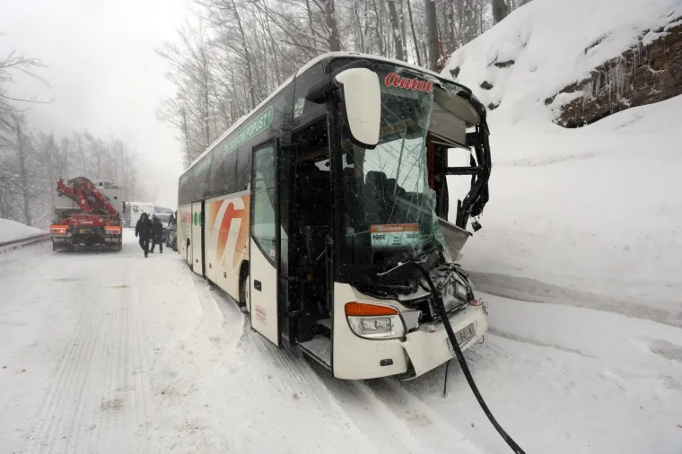 Gornje Jelenje: u prometnoj nesreći između kamiona i autobusa ozlijeđeno vi&scaron;e osoba