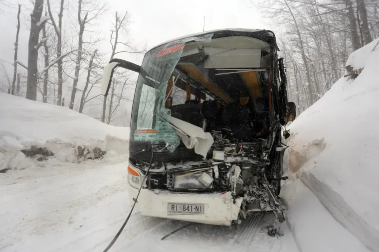 Gornje Jelenje: u prometnoj nesreći između kamiona i autobusa ozlijeđeno vi&scaron;e osoba